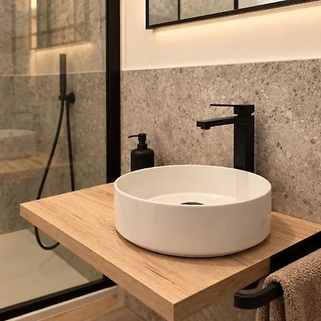 Bruni Spacious New Design - Free Parking *