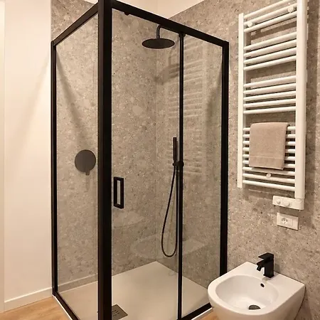 Bruni Spacious New Design - Free Parking Apartment Brescia